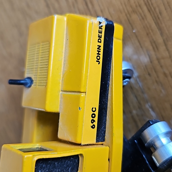 John Deere Excavator by Ertl - Picture 4 of 9